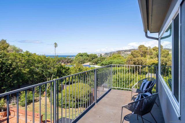 7850 Roseland Dr, La Jolla, CA 92037