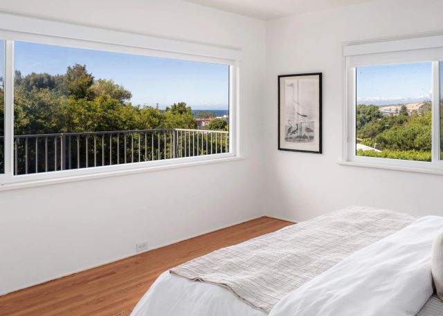 7850 Roseland Dr, La Jolla, CA 92037