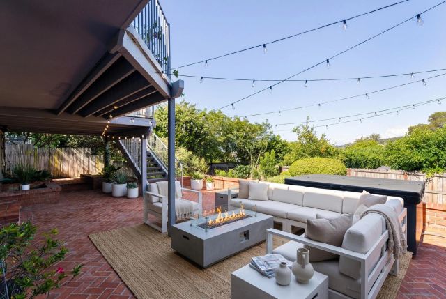 7850 Roseland Dr, La Jolla, CA 92037