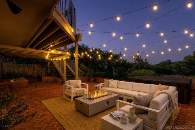 7850 Roseland Dr, La Jolla, CA 92037