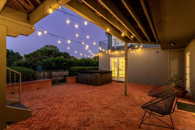 7850 Roseland Dr, La Jolla, CA 92037