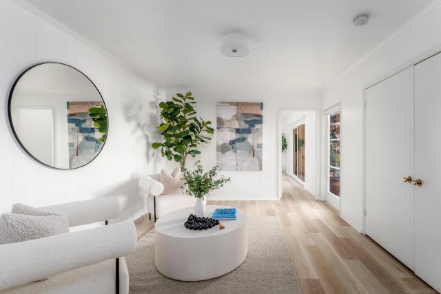 7850 Roseland Dr, La Jolla, CA 92037