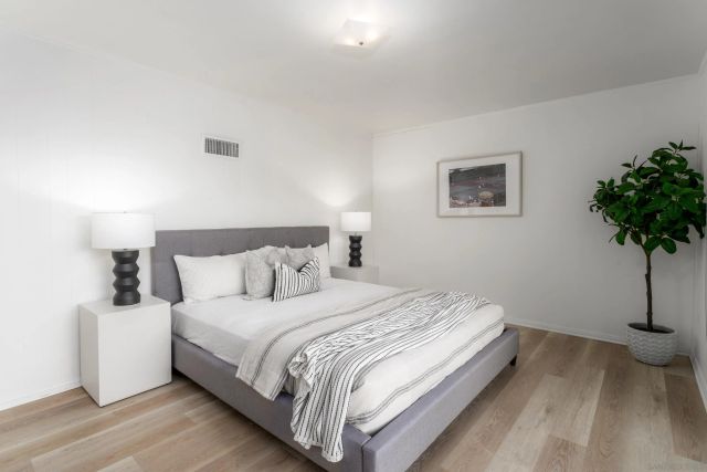 7850 Roseland Dr, La Jolla, CA 92037