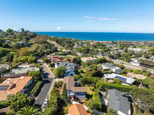 7850 Roseland Dr, La Jolla, CA 92037