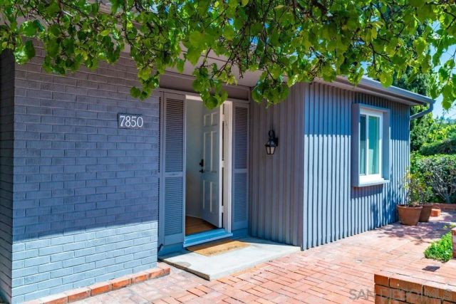 7850 Roseland Dr, La Jolla, CA 92037