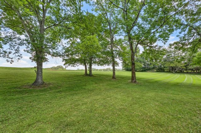 1330 Barkley Hills Cir, Clarksville, TN 37040