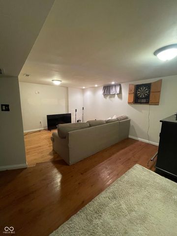 924 Main Street, Beech Grove, IN 46107