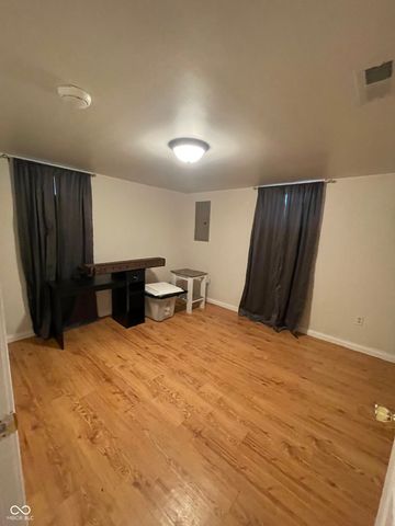 924 Main Street, Beech Grove, IN 46107