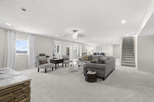 898 Country Club Drive, Howard, OH 43028
