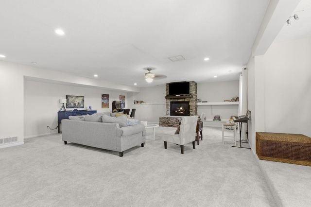 898 Country Club Drive, Howard, OH 43028
