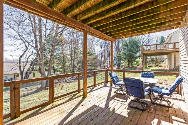 898 Country Club Drive, Howard, OH 43028