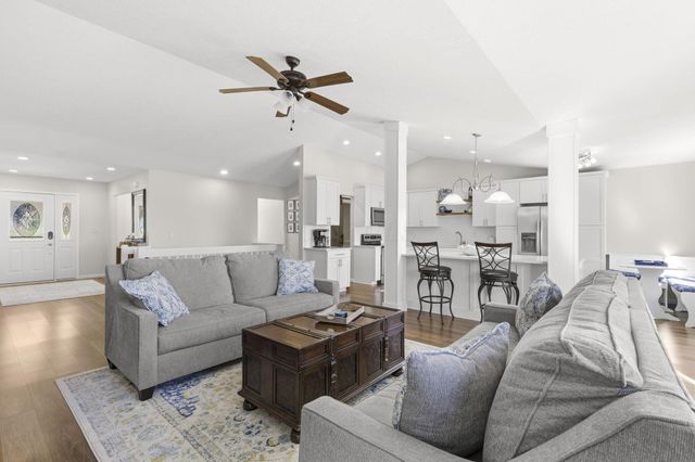 898 Country Club Drive, Howard, OH 43028