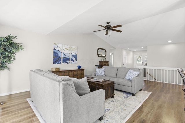 898 Country Club Drive, Howard, OH 43028