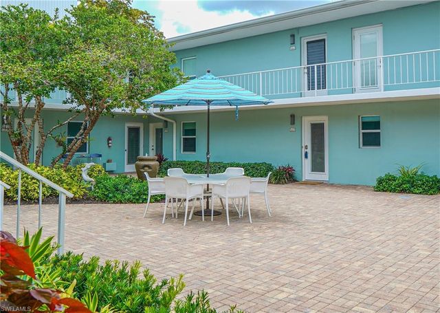 661 12th AVE S 661, Naples, FL 34102
