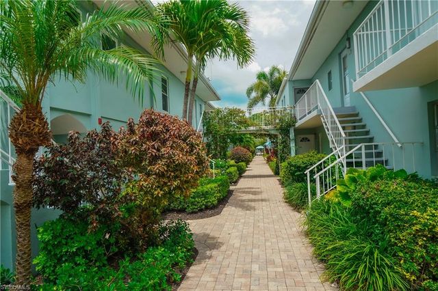 661 12th AVE S 661, Naples, FL 34102
