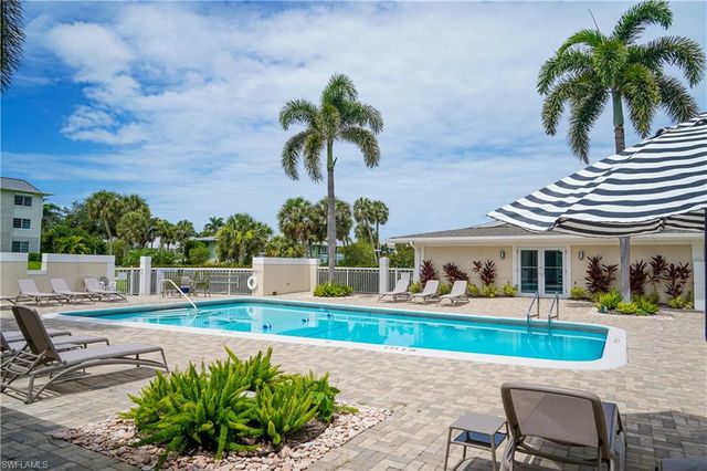 661 12th AVE S 661, Naples, FL 34102