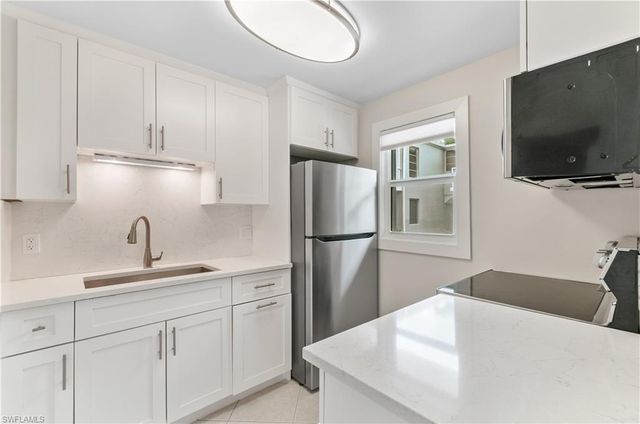 661 12th AVE S 661, Naples, FL 34102