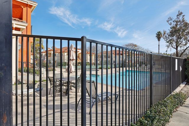 6967 Stagecoach Rd D, Dublin, CA 94568