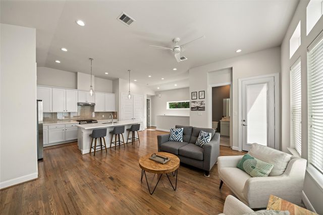 502 W Donovan Street A, Houston, TX 77091
