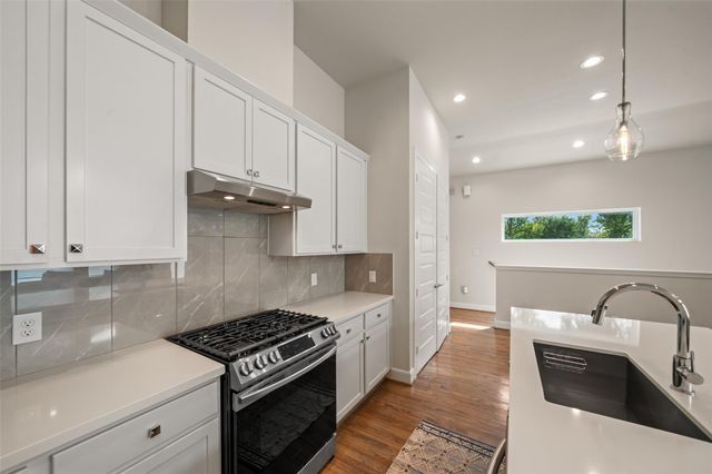 502 W Donovan Street A, Houston, TX 77091