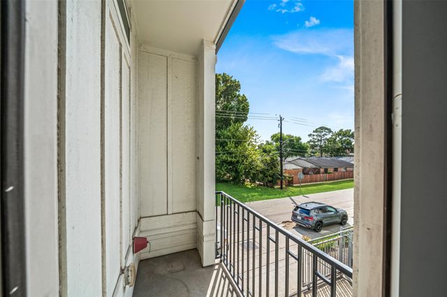502 W Donovan Street A, Houston, TX 77091