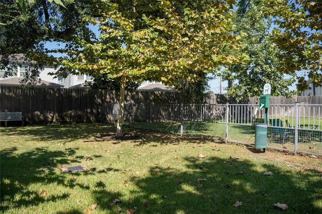 502 W Donovan Street A, Houston, TX 77091