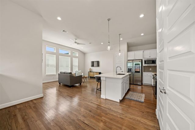 502 W Donovan Street A, Houston, TX 77091