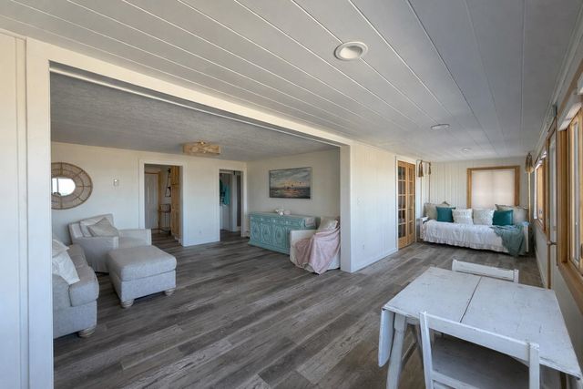 9 Bay Shore Drive, Bay City, MI 48706