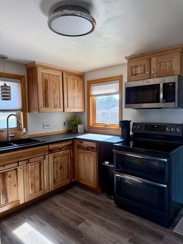 9 Bay Shore Drive, Bay City, MI 48706