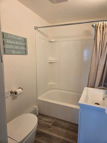 9 Bay Shore Drive, Bay City, MI 48706