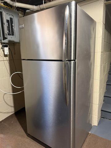 9 Bay Shore Drive, Bay City, MI 48706