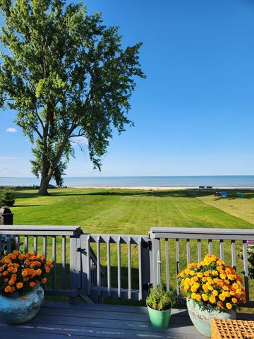 9 Bay Shore Drive, Bay City, MI 48706