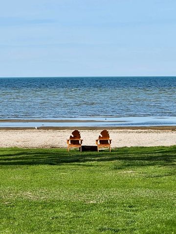 9 Bay Shore Drive, Bay City, MI 48706