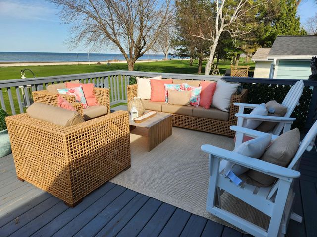 9 Bay Shore Drive, Bay City, MI 48706