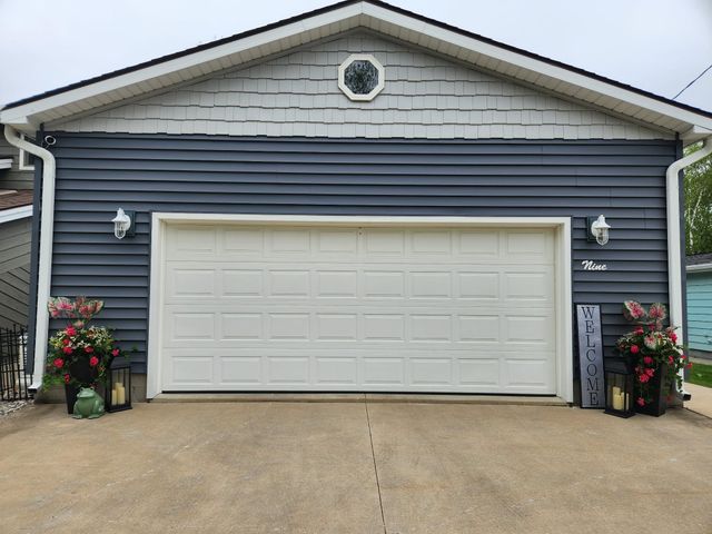 9 Bay Shore Drive, Bay City, MI 48706