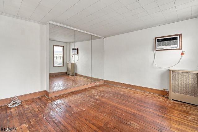 15 Boyle Pl, Elizabeth City, NJ 07202