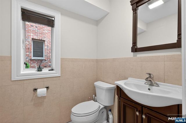 425 Lafayette Avenue A, Cliffside Park, NJ 07010