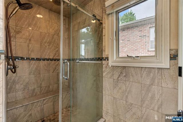 425 Lafayette Avenue A, Cliffside Park, NJ 07010