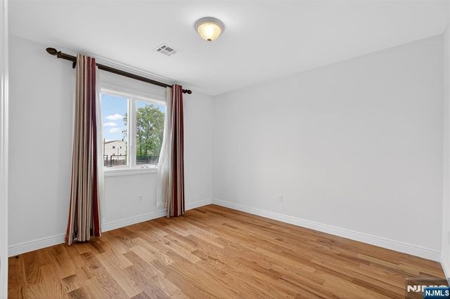 425 Lafayette Avenue A, Cliffside Park, NJ 07010