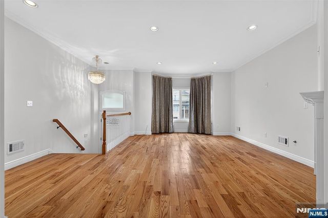 425 Lafayette Avenue A, Cliffside Park, NJ 07010
