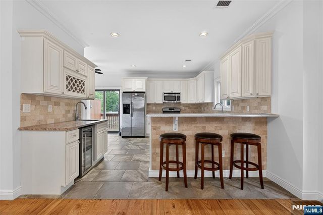 425 Lafayette Avenue A, Cliffside Park, NJ 07010
