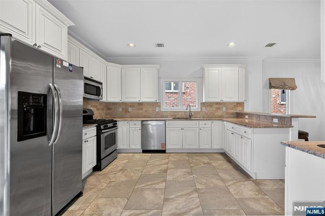 425 Lafayette Avenue A, Cliffside Park, NJ 07010