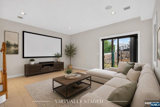 425 Lafayette Avenue A, Cliffside Park, NJ 07010