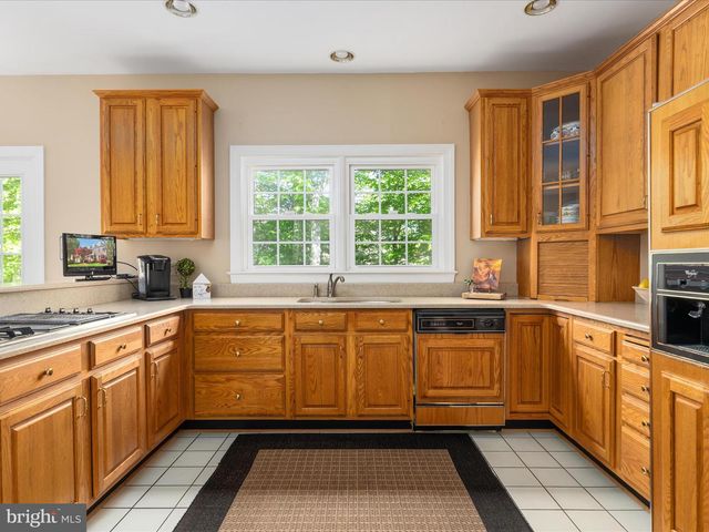 8105 HADDINGTON CT, Fairfax Station, VA 22039