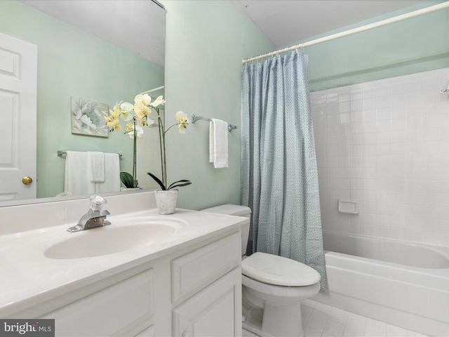 8105 HADDINGTON CT, Fairfax Station, VA 22039