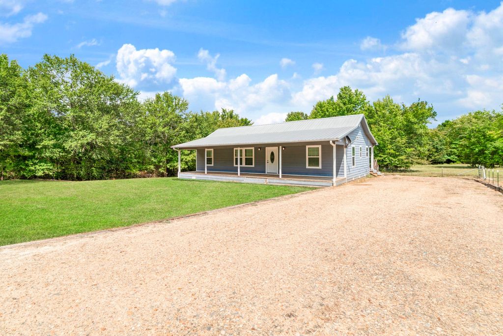 9006 County Road 43200, Powderly, TX 75473