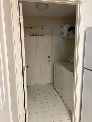 2106 Lenox Dr, Bethel Park, PA 15102