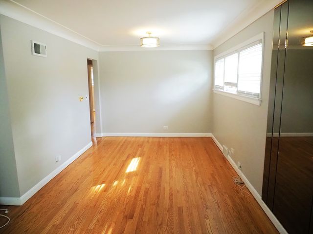 6185 N Keating Avenue, Chicago, IL 60646