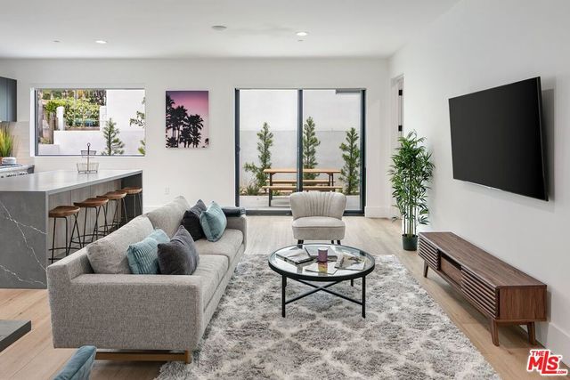 1236 N Spaulding Avenue 3, West Hollywood, CA 90046