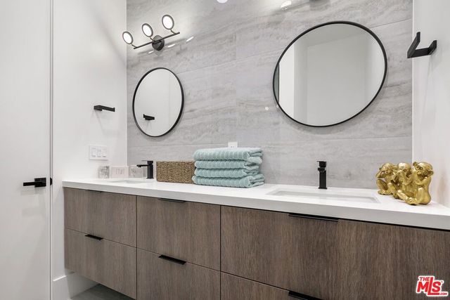 1236 N Spaulding Avenue 3, West Hollywood, CA 90046